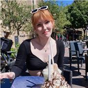Chanteuse professionnelle diplômée d'état. Enseigne la technique vocale et présence scénique pour des niveaux débutants à avancés